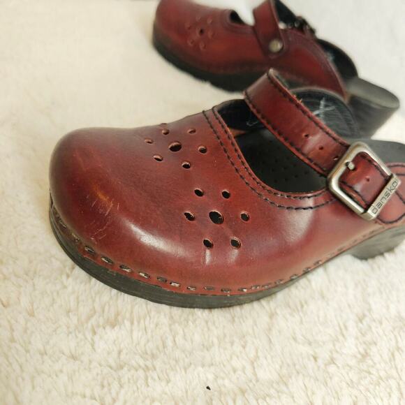 Dansko Shoes - Dansko W's Clogs 38 Burgundy Red Kerrie Cabrio Slipon Buckle slippers. Round Toe